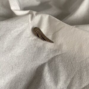 Single 925 stamped Angel wing earring (ONLY ONE EARRING!)